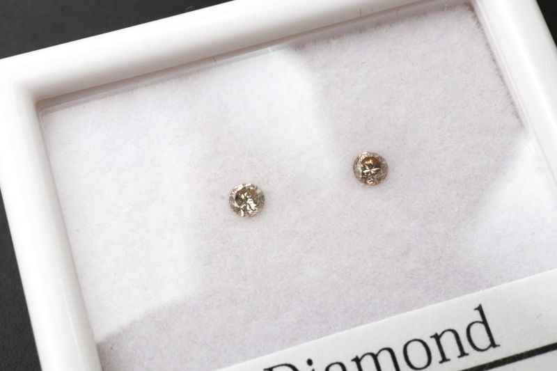 約2.5mm(0.12ct)
