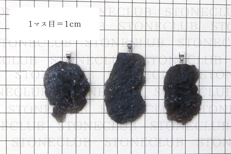 方眼紙比較(デザインB:約28.4×54×9mmから約32.3×61.2×5.7mm)