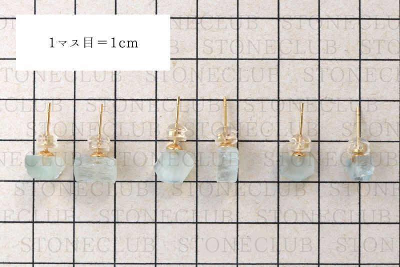 方眼紙比較(ゴールド:約4.3×6×8.2mmから9.5×6×8.8mm)