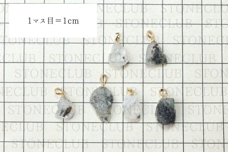 方眼紙比較((C)トップ約8.8×17.6×6.3mm~10.6×24.8×7.6mm)