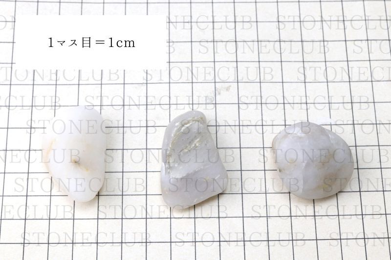 方眼紙比較:(B:約42×18×17.8mmから35.5×31×27.2mm)