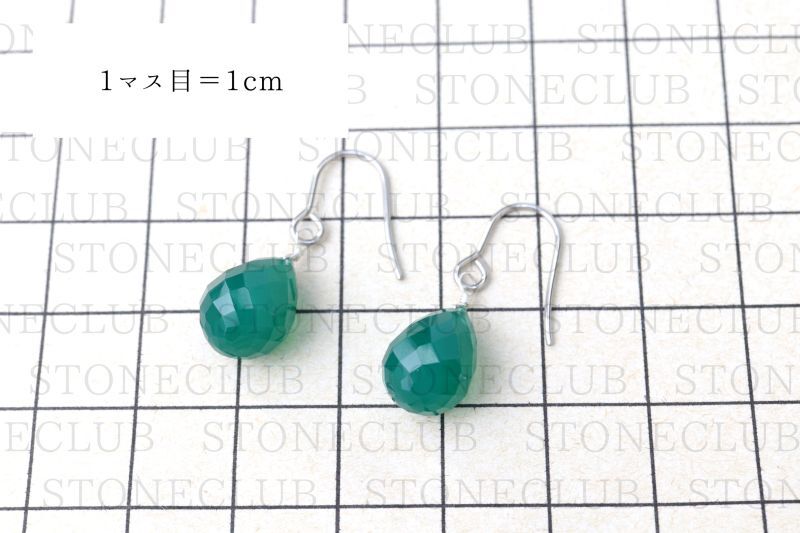 方眼紙比較(シルバー:全長約26mm、石約8.5×13mm)