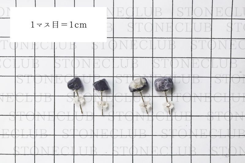 方眼紙比較(シルバー:約6.6×7.4×18mmから8.5×9.2×19mm)