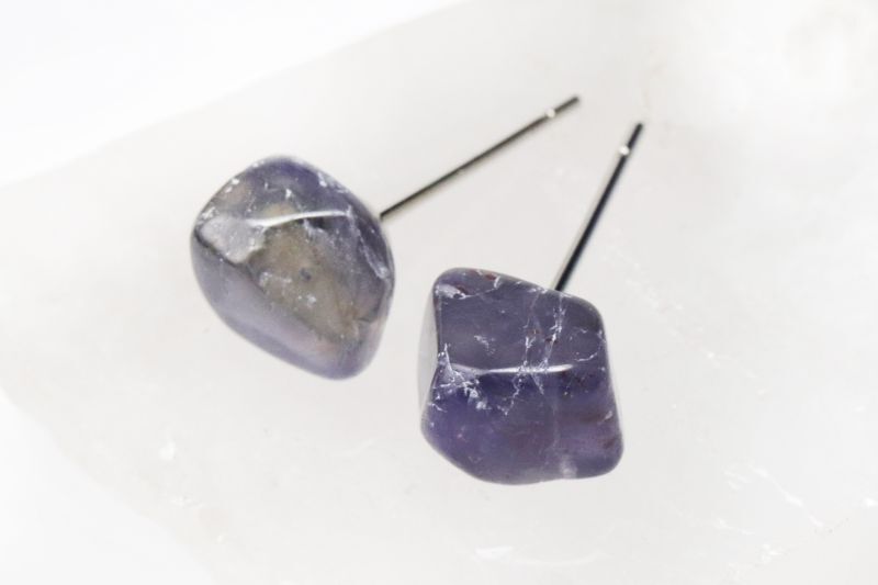 シルバー:約6.6×7.4×18mmから8.5×9.2×19mm