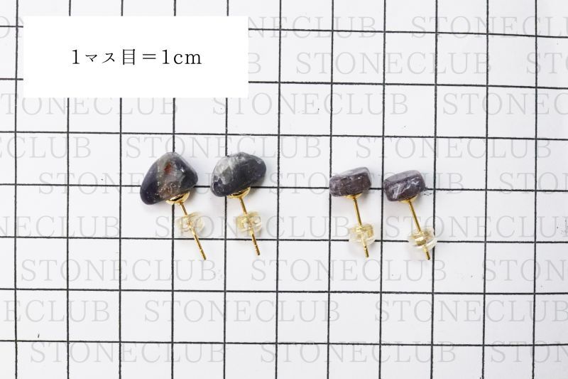方眼紙比較(ゴールド:約8.3×7.6×17mmから11.4×9.5×21.4mm)