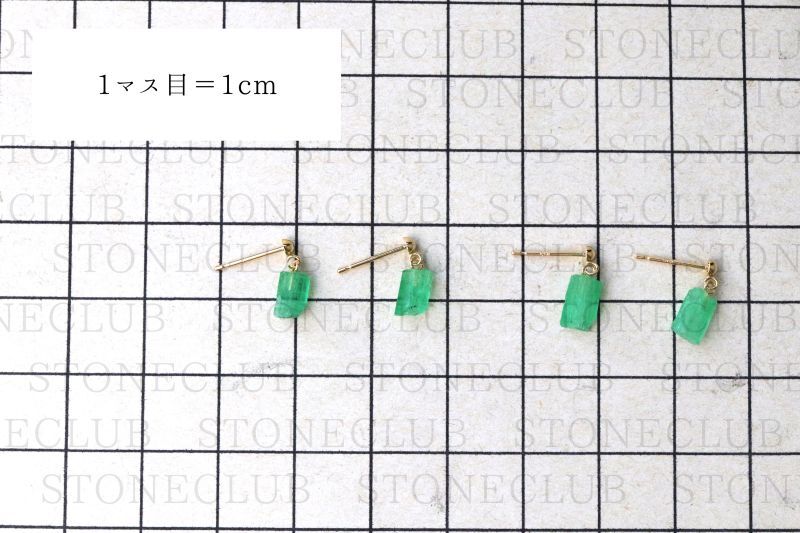 方眼紙比較((A)全長約11mm、天然石部分約6×4×3.6mm~7.5×4×3.3mm)