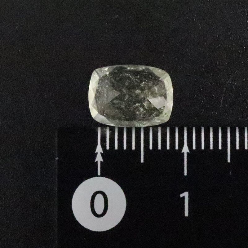 約10x7mm(1.7ct)