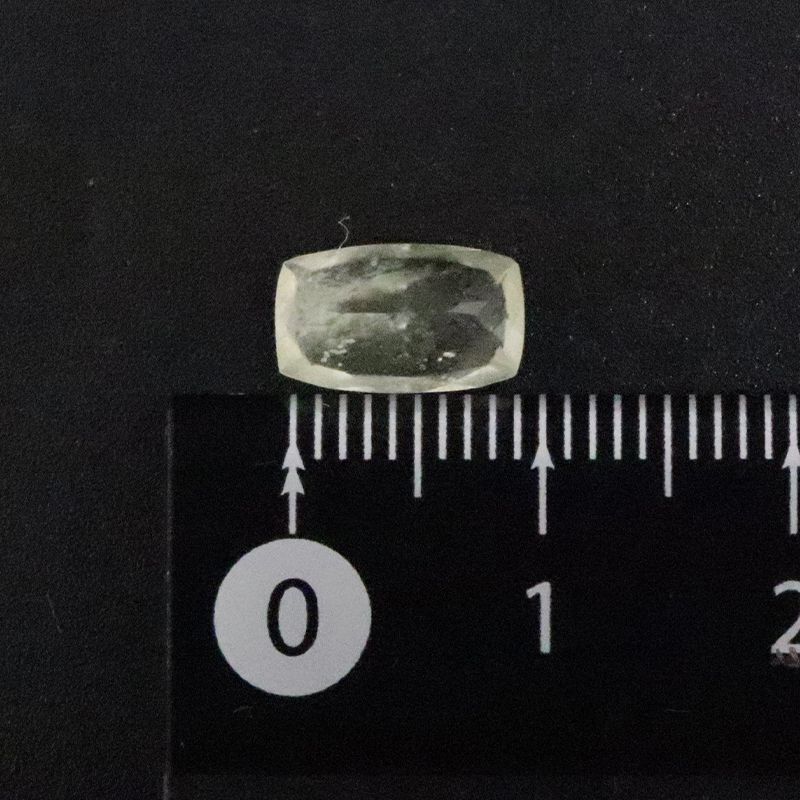 約9x6mm(1.4ct)