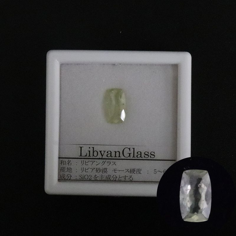 約9x6mm(1.4ct)
