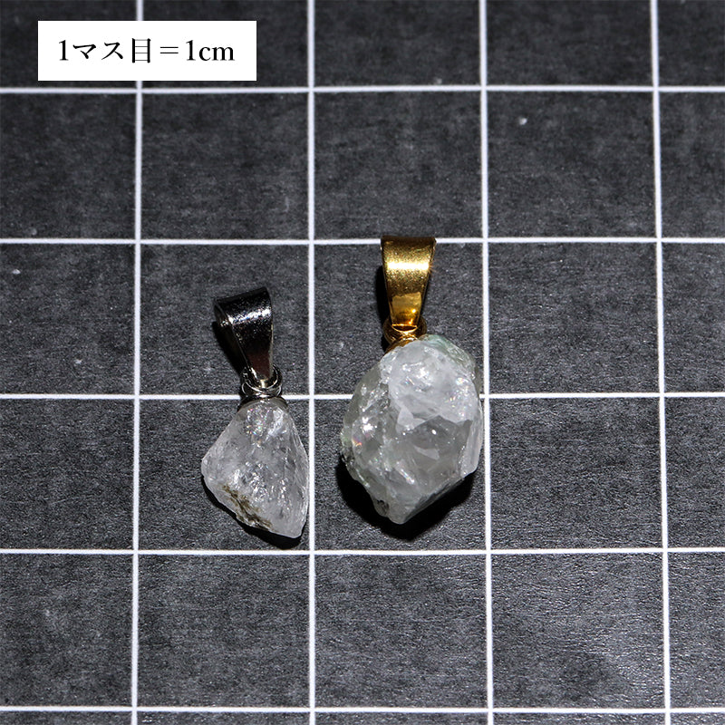 フェナカイト＜ロシア産＞　原石　約5.3～10.5×7～11mm　ステンレス製　ペンダントトップ　ランダム発送 [co-g2934]