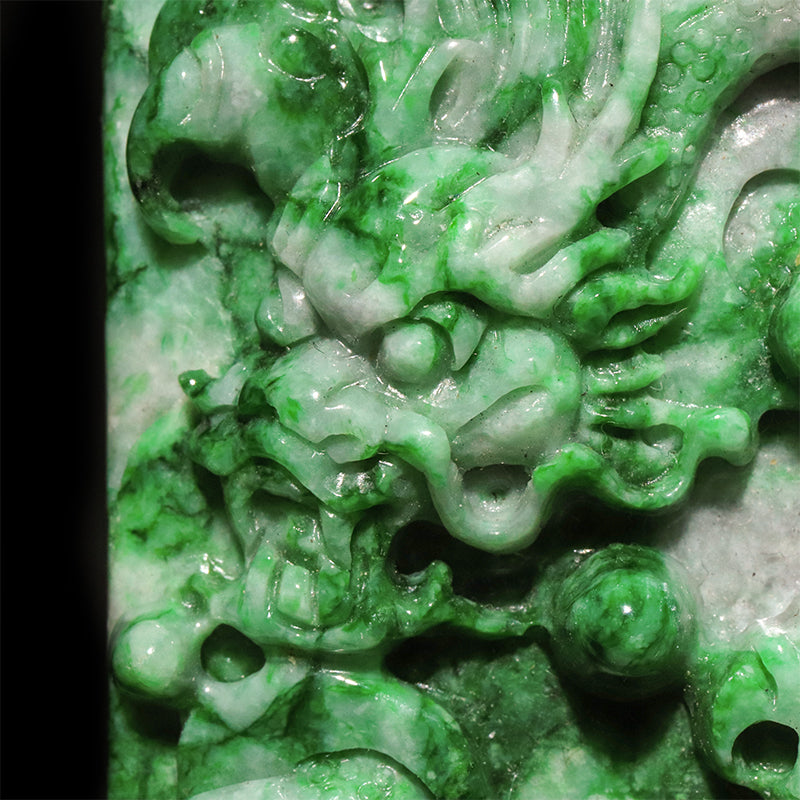 翡翠＜ミャンマー産＞　龍　約37×51mm　穴あり　ペンダントトップ [co-g2846]