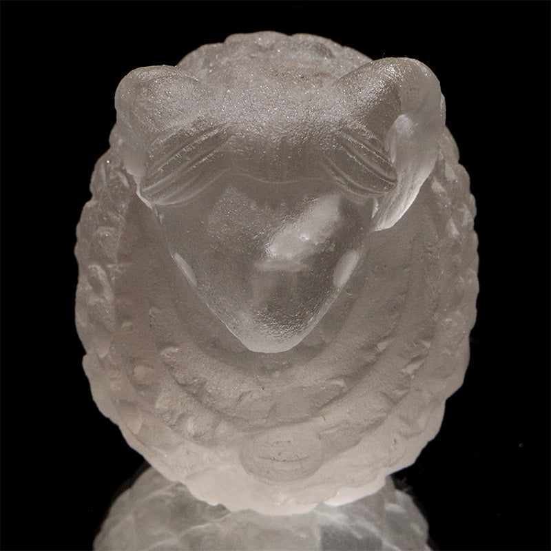 【予約販売】　2027年　干支　天然水晶＜ブラジル産＞　羊　彫り物　約3.6cm×約3.8cm×約4.5cm [co-g3399]