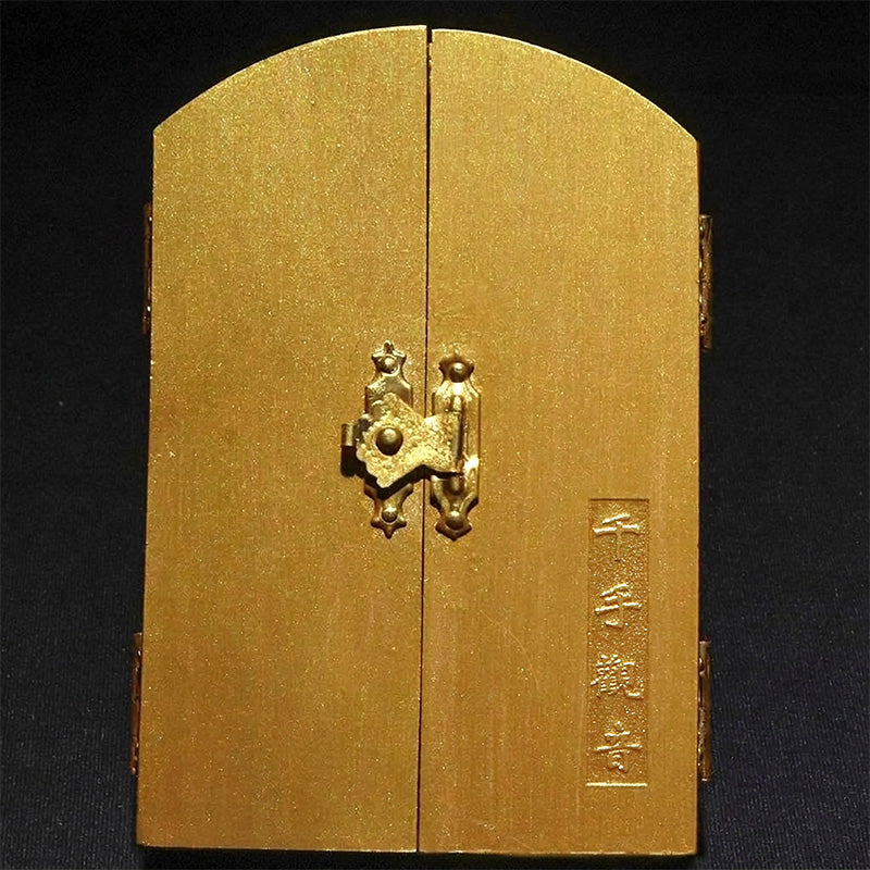 柘植の木彫り　八尊仏　平型　ゴールド　約幅7×奥2.5×高10cm（開扉時約幅14cm）彫り物 [co-g3453]