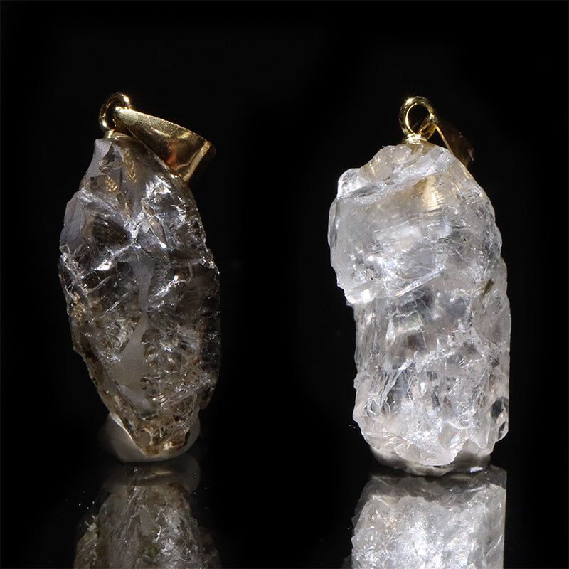 フェナカイト＜ロシア産＞　原石　約5.8～9.5×7～16mm　K18　ゴールド　ペンダントトップ　ランダム発送 [co-g2918]
