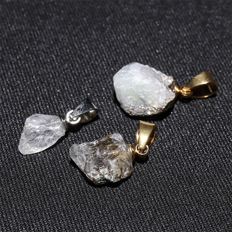 フェナカイト＜ロシア産＞　原石　約5.3～10.5×7～11mm　ステンレス製　ペンダントトップ　ランダム発送 [co-g2934]