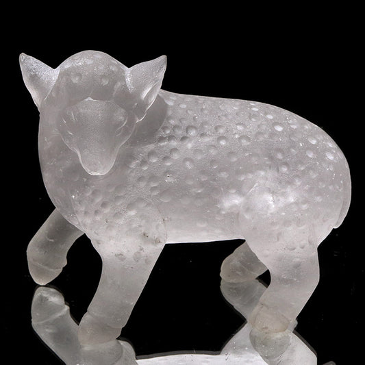 【予約販売】　2027年　干支　天然水晶＜ブラジル産＞　羊　彫り物　約3.6cm×約8.2cm×約6.8cm [co-g3398]