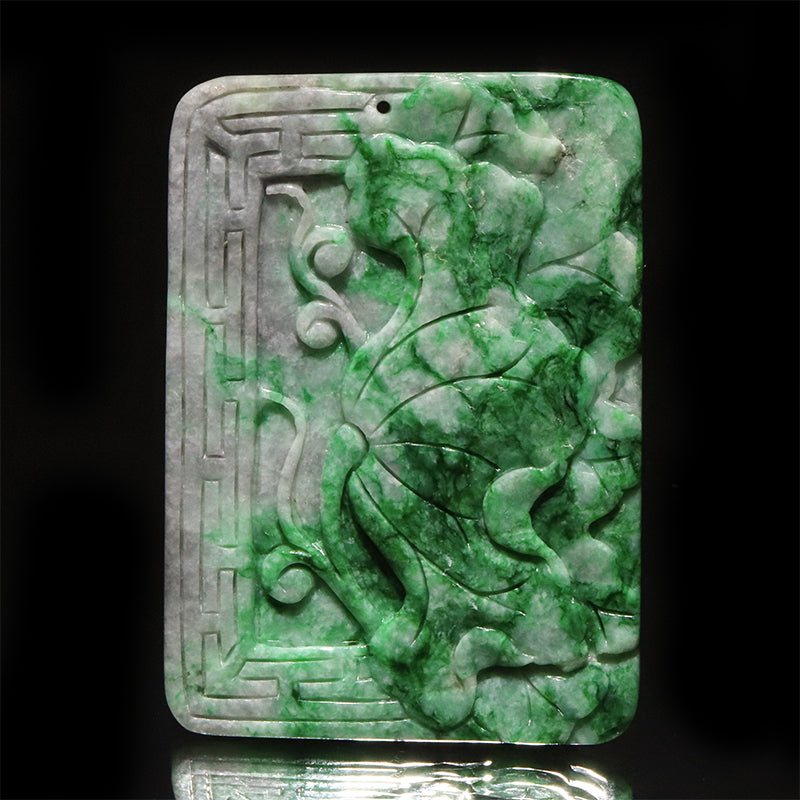 翡翠＜ミャンマー産＞　龍　約37×51mm　穴あり　ペンダントトップ [co-g2846]