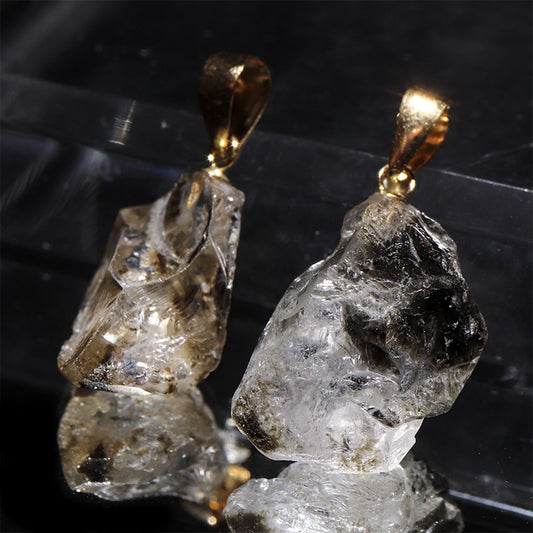 フェナカイト＜ロシア産＞　原石　約5.8～9.5×7～16mm　K18　ゴールド　ペンダントトップ　ランダム発送 [co-g2918]
