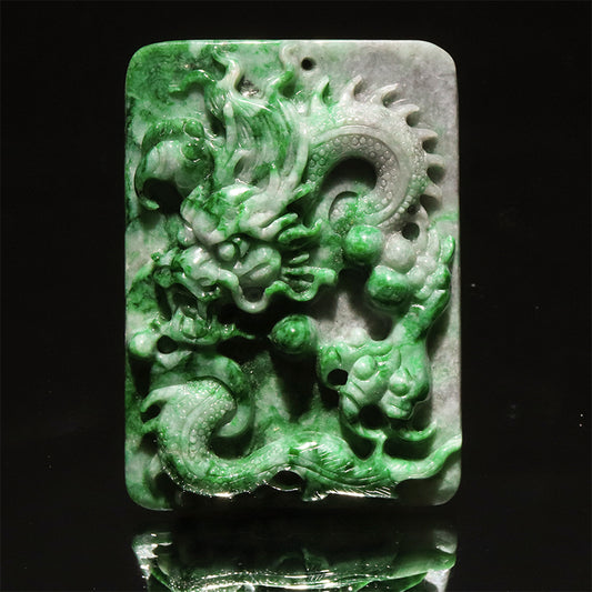 翡翠＜ミャンマー産＞　龍　約37×51mm　穴あり　ペンダントトップ [co-g2846]