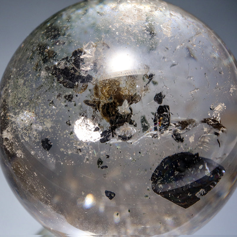 【一点物】ヘマタイト入りマニハール水晶＜インド/マニハール地方産＞　ヒマラヤ水晶　丸玉　 [co-g3092]
