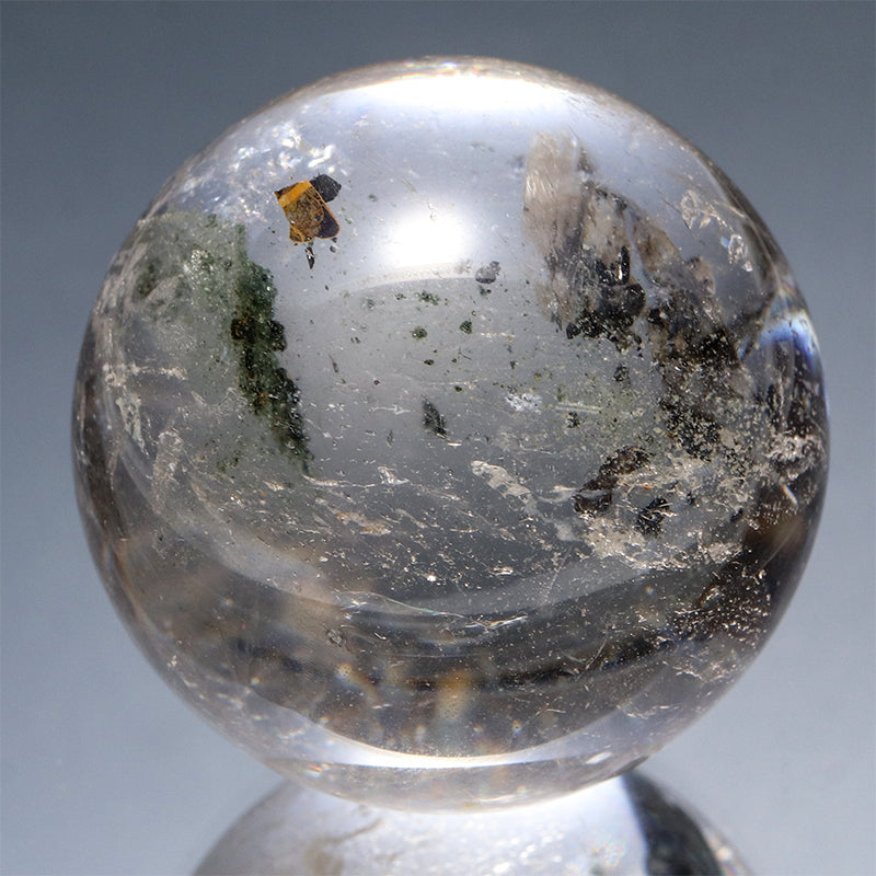 【一点物】ヘマタイト入りマニハール水晶＜インド/マニハール地方産＞　ヒマラヤ水晶　丸玉　 [co-g3092]