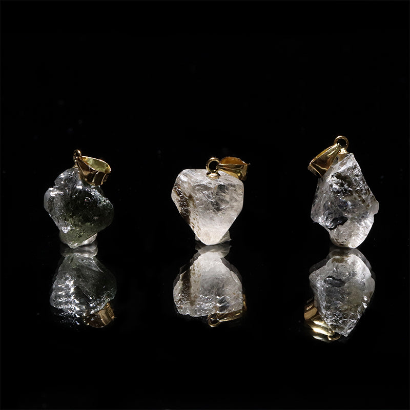 フェナカイト＜ロシア産＞　原石　約5.8～9.5×7～16mm　K18　ゴールド　ペンダントトップ　ランダム発送 [co-g2918]
