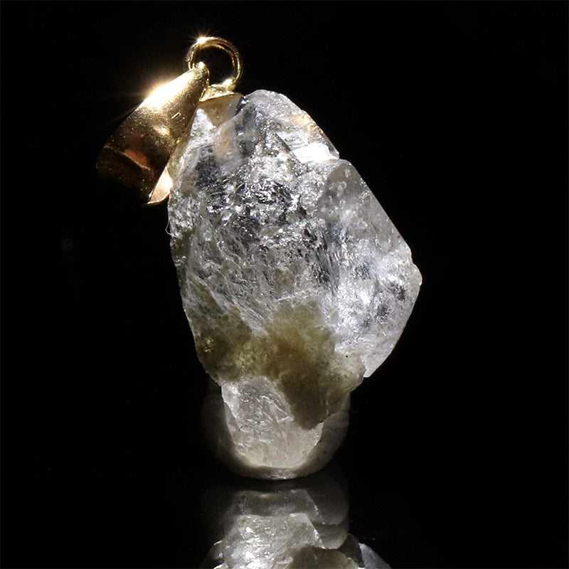 フェナカイト＜ロシア産＞　原石　約5.8～9.5×7～16mm　K18　ゴールド　ペンダントトップ　ランダム発送 [co-g2918]