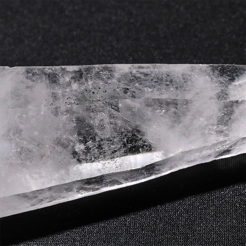 ファントム入り水晶＜ヒマラヤ産＞　原石　台座付き　 [co-g3087]