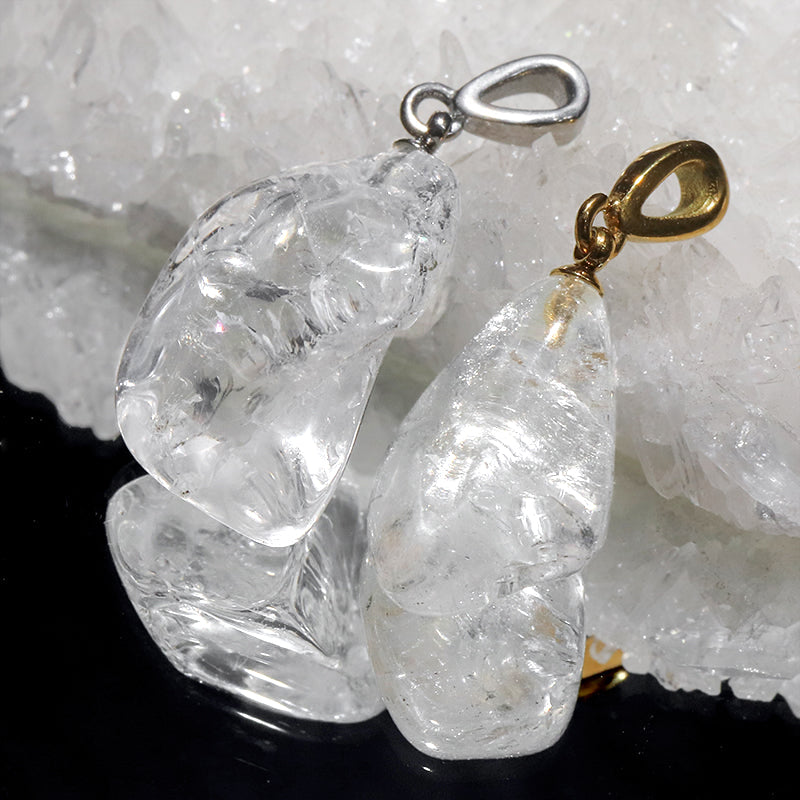 【対象商品10点以上ご購入で30％OFF/決済時に自動割引】マニハール水晶＜ヒマラヤ産＞　原石　約14～22×20～32mm　ステンレス製　シルバー　ペンダントトップ　ランダム発送 [co-g2556]