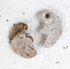 [Japanese famous stone] Magatama Himekawa Yakuseki ＜Made in Itoigawa City, Niigata Prefecture＞ Komochi Magatama Approx. 30mm x 20mm [ma-g8168]