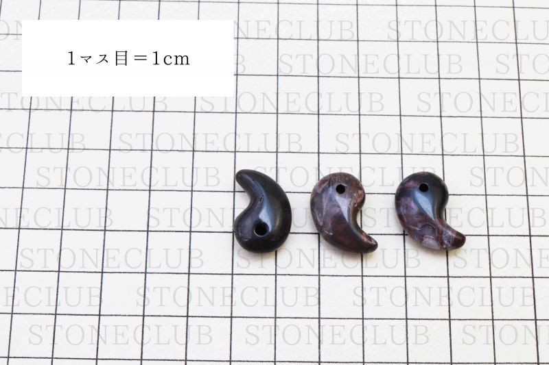 【日本銘石】勾玉　牡丹石　＜北海道産＞　赤　小　約20mm×13mm  [ma-g8072]