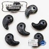 [Japanese famous stone] Magatama Black Hide Garnet <Ehime Prefecture> Small approx. 20mm x 13mm [ma-g8057]