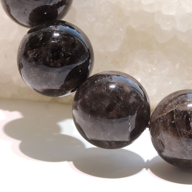 【現品限り】【日本銘石】　ブレス 　山梨黒平黒水晶　＜山梨県黒平産＞　草入り　Aランク　手磨き　桐箱付き　原石付き　証明書付き　丸  [br-g8286]