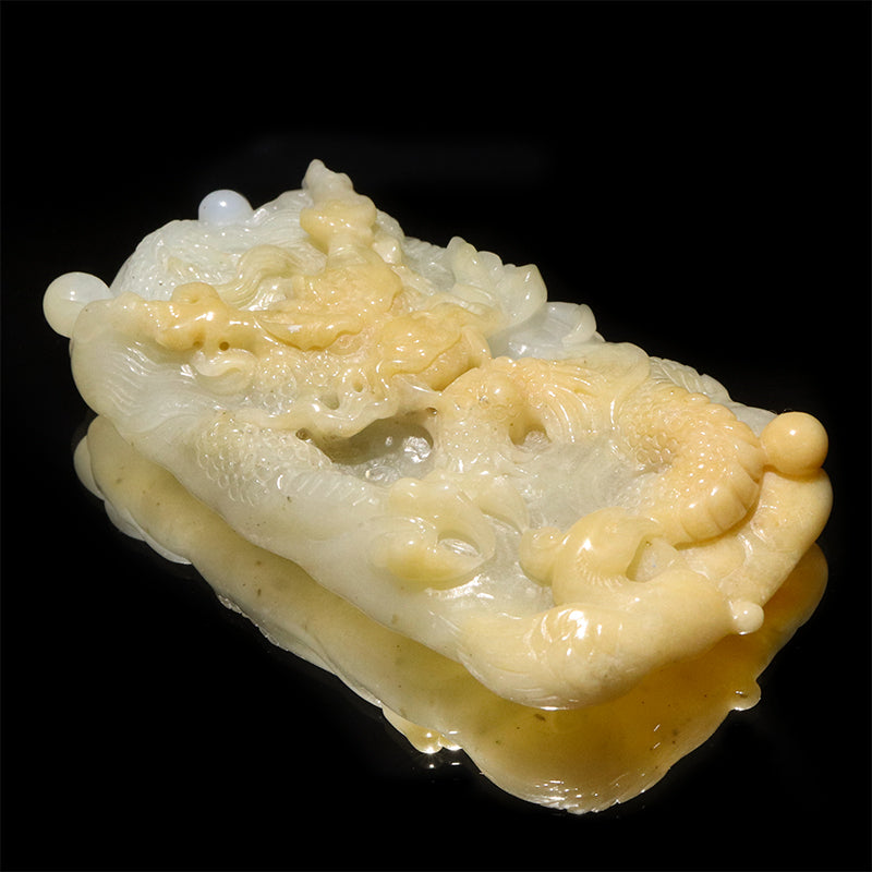 本翡翠＜ミャンマー産＞　龍　約33×63mm　穴あり　ペンダントトップ [co-g2851]