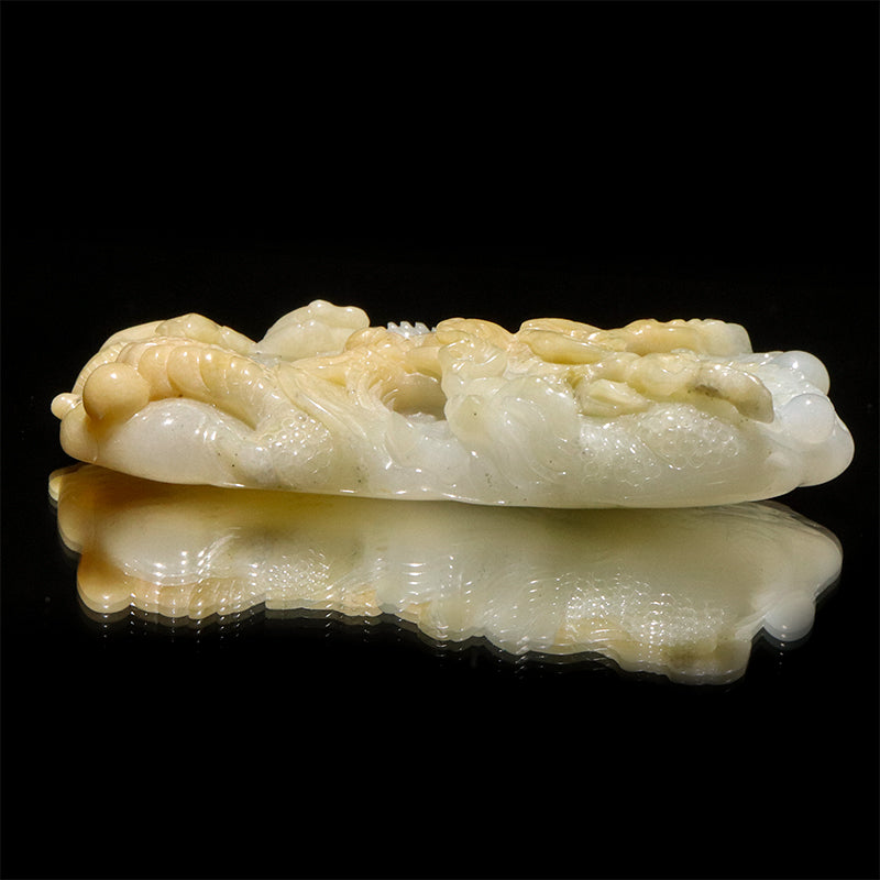 本翡翠＜ミャンマー産＞　龍　約33×63mm　穴あり　ペンダントトップ [co-g2851]