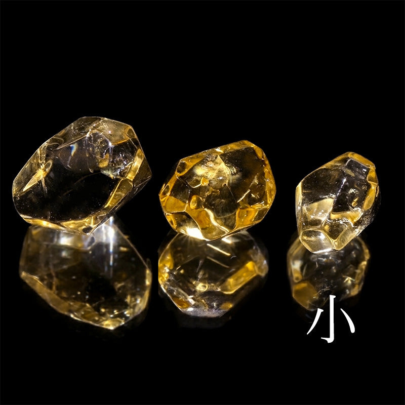 シトリン＜ブラジル産＞　穴なし　約横7～11×縦10～18mm　バラ石　ランダム発送　 [co-g3452]