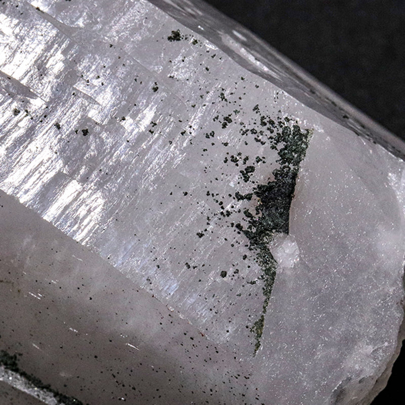 ファントム入り水晶＜ヒマラヤ産＞　原石　台座付き　 [co-g3087]
