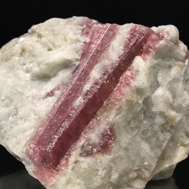 原石　ピンクトルマリン＜ブラジル産＞　約110g　ランダム発送  [co-g1797]