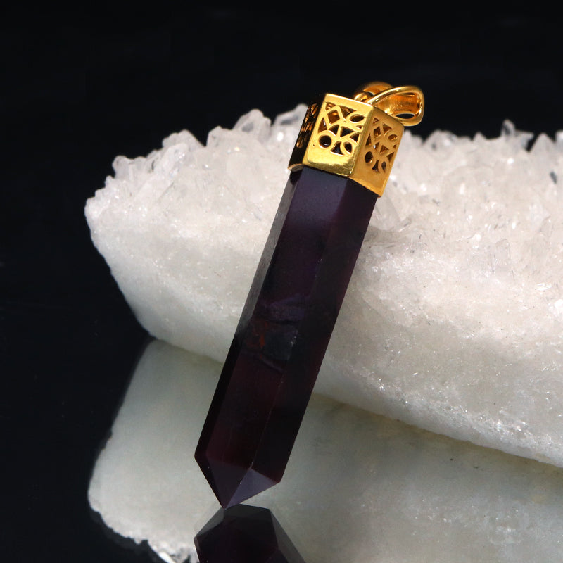 ペンダントトップ　スギライト＜南アフリカ産＞　ポイント型　Silver925　ゴールド  [co-g1826]