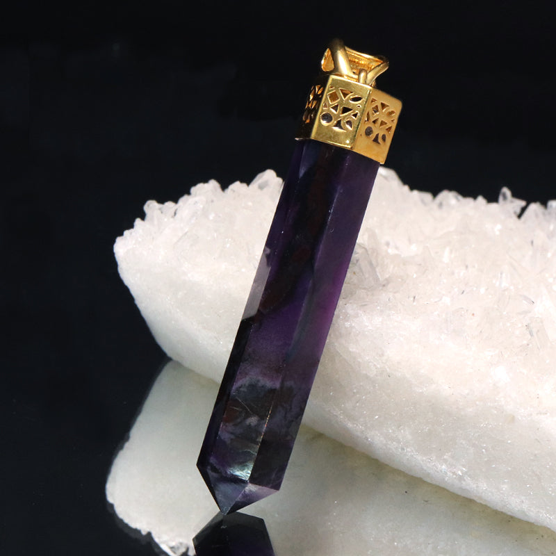 ペンダントトップ　スギライト＜南アフリカ産＞　ポイント型　Silver925　ゴールド  [co-g1830]