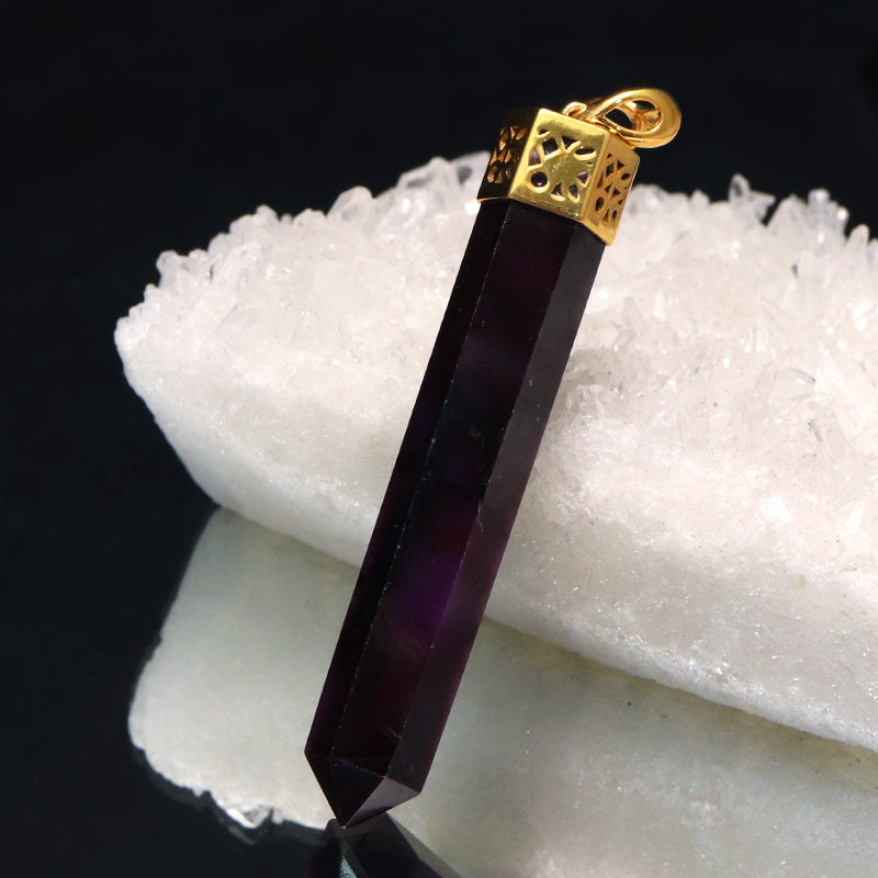 ペンダントトップ　スギライト＜南アフリカ産＞　ポイント型　Silver925　ゴールド  [co-g1831]