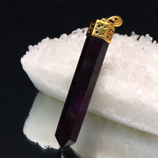 ペンダントトップ　スギライト＜南アフリカ産＞　ポイント型　Silver925　ゴールド  [co-g1831]