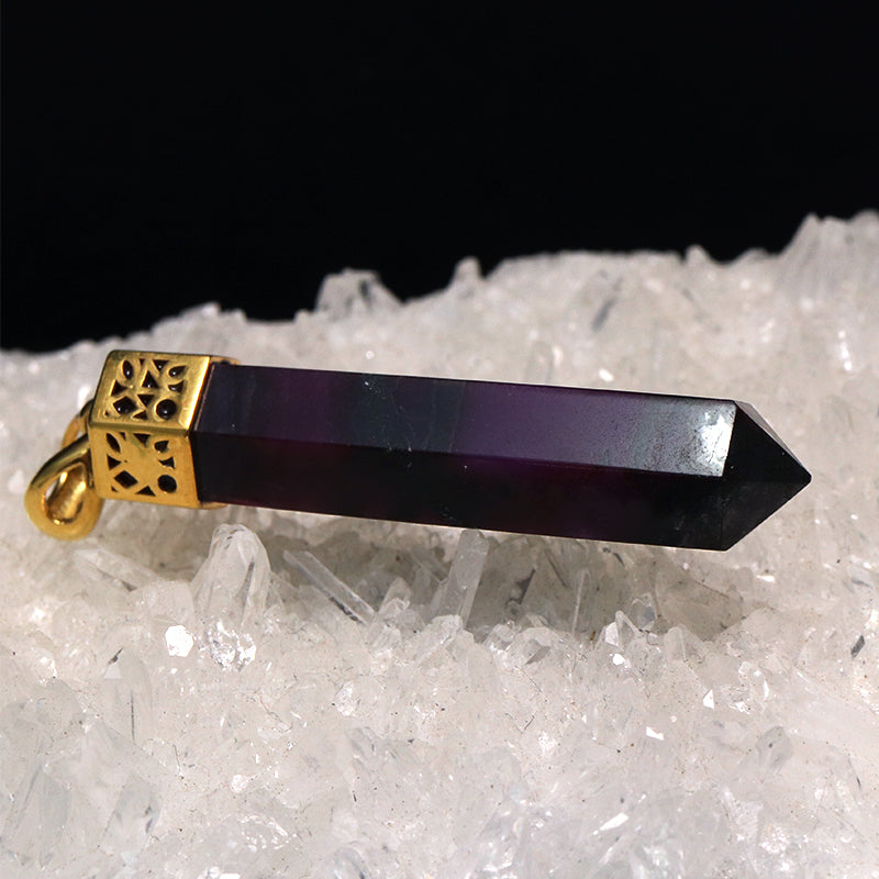 ペンダントトップ　スギライト＜南アフリカ産＞　ポイント型　Silver925　ゴールド  [co-g1828]