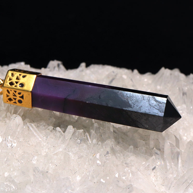 ペンダントトップ　スギライト＜南アフリカ産＞　ポイント型　Silver925　ゴールド  [co-g1829]