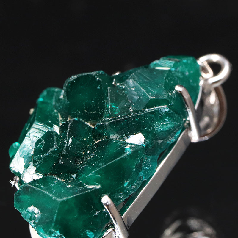 【現品限り】ペンダントトップ　ダイオプテーズ＜インド産＞　約15～20×約18～20mm　silver925　シルバー　ランダム発送 [co-g1836]