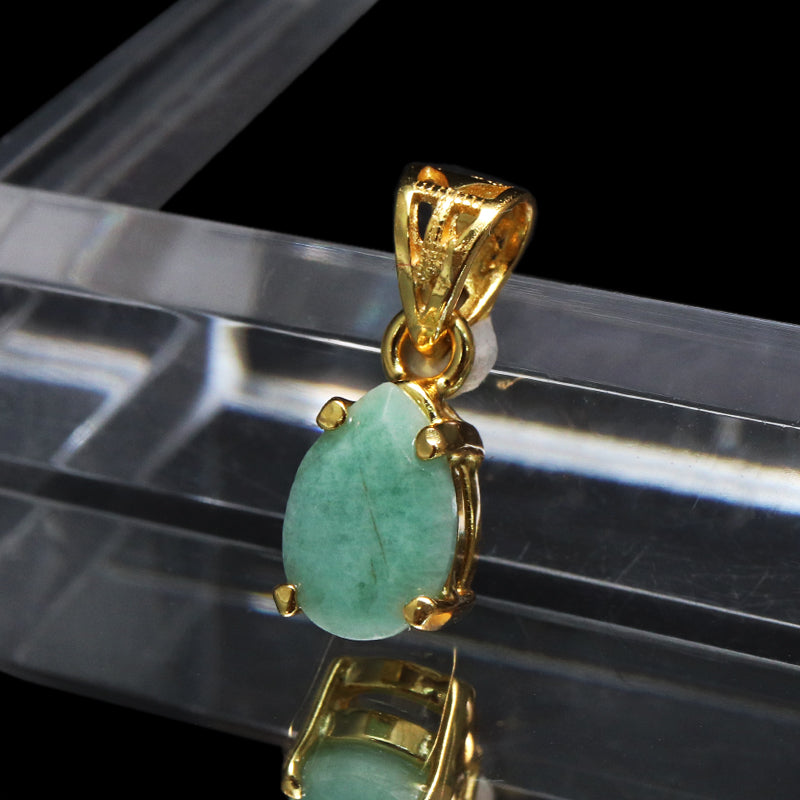 【対象商品10点以上ご購入で30％OFF/決済時に自動割引】ペンダントトップ　エメラルド＜ブラジル産＞　ドロップカット　約5～8×約7～11mm　Silver925  [co-g1851]