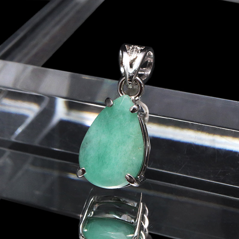 【対象商品10点以上ご購入で30％OFF/決済時に自動割引】ペンダントトップ　エメラルド＜ブラジル産＞　ドロップカット　約5～8×約7～11mm　Silver925  [co-g1851]