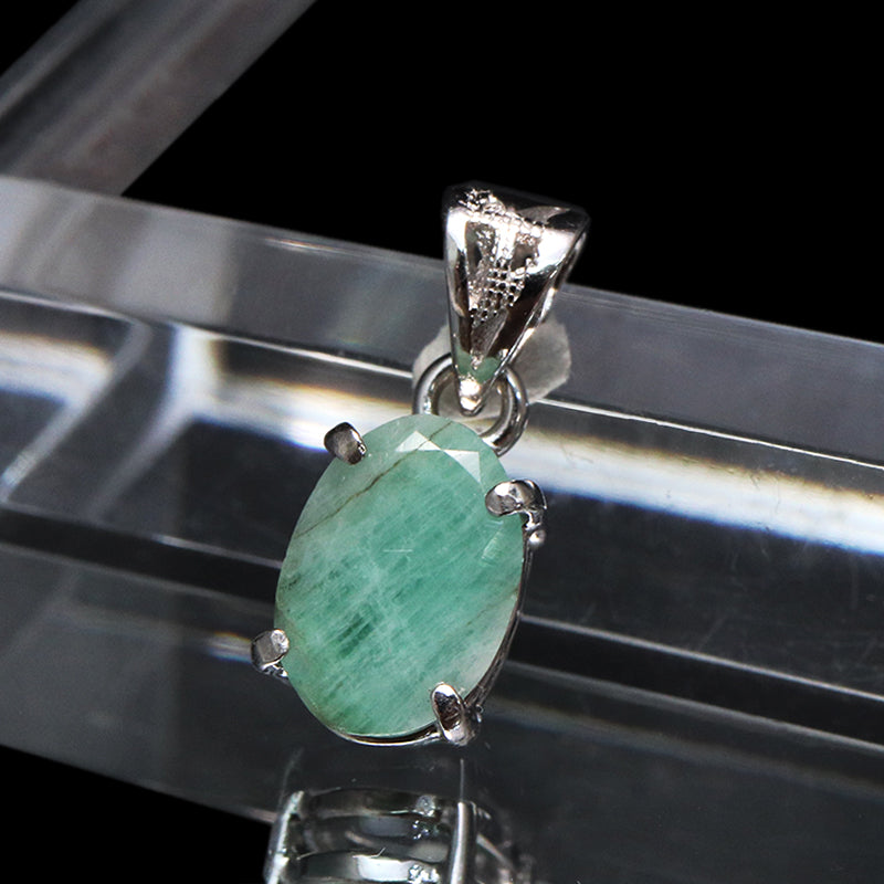 【対象商品10点以上ご購入で30％OFF/決済時に自動割引】ペンダントトップ　エメラルド＜ブラジル産＞　オーバルカット　約6～8×約7～10mm　Silver925  [co-g1853]