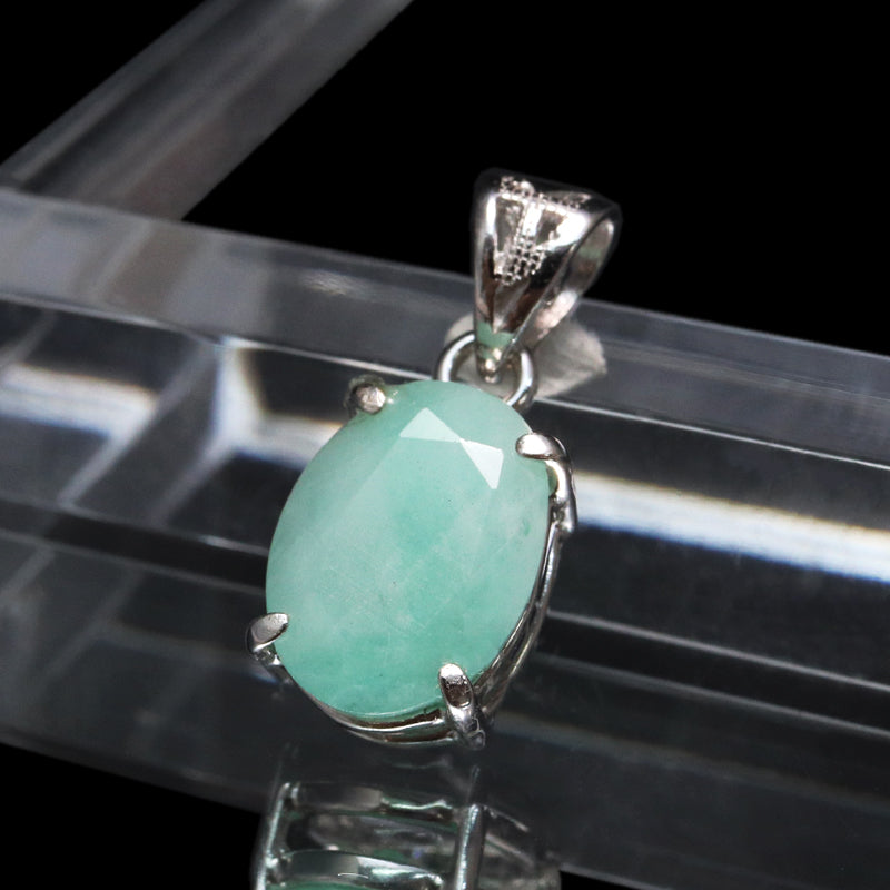 【対象商品10点以上ご購入で30％OFF/決済時に自動割引】ペンダントトップ　エメラルド＜ブラジル産＞　オーバルカット　約7～9×約9～11mm　Silver925  [cco-g1854]