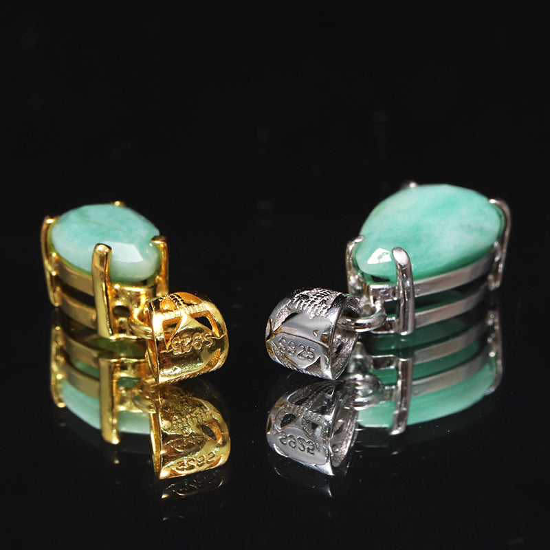 【対象商品10点以上ご購入で30％OFF/決済時に自動割引】ペンダントトップ　エメラルド＜ブラジル産＞　ドロップカット　約5～8×約7～11mm　Silver925  [co-g1851]